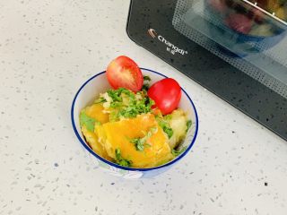 21、美式鸡肉派,成盘撒上欧芹、罗勒。