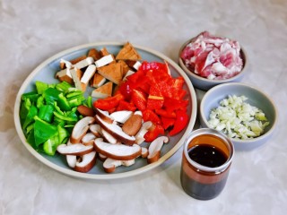 7、香菇肉片,准备工作完成。