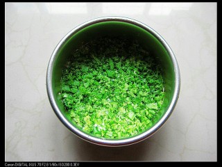 11、米饭蛋糕:剩食变身高颜值美食,铺一层蔬菜碎,压实,再抹些沙拉酱。