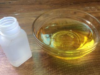 4、广式莲蓉蛋黄月饼,枧水,月饼非它不可。