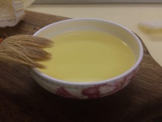 29、广式莲蓉蛋黄月饼,备玉米油,软刷子。