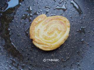 6、奶香玉米耙,一定要控制好火候,不要开大火哦!