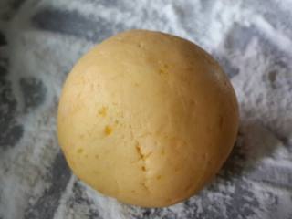 4、南瓜紫薯饼,4包成一个汤圆一样！