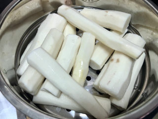 4、山药红豆糕,山药切段