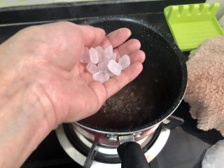 6、山药红豆糕,加入15g冰糖