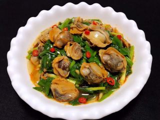 12、韭菜凉拌毛蚶,毛蚶的营养价值很丰富搭配着韭菜营养价值就更高了