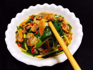14、韭菜凉拌毛蚶,韭菜的清香搭配着毛蚶肉肉的鲜浓就是完美融合
