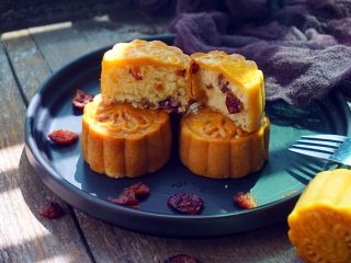 48、#甜食#椰香蔓越莓月饼,又香又甜