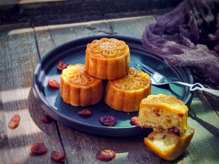 49、#甜食#椰香蔓越莓月饼,不腻口