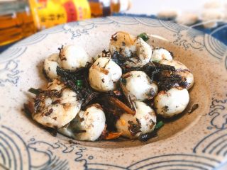 11、贵州+酸菜炒汤圆,听着怪怪的，但是绝对不会让你失望的味道，如果你是甜咸口爱好者，那么你会更加爱～