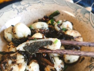 12、贵州+酸菜炒汤圆,开吃吧～小心烫口哦，有黑芝麻夹馅流出