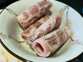 6、日式肥牛饭,肥牛卷取出，不用解冻