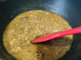 16、日式肥牛饭,搅拌均匀，煮开