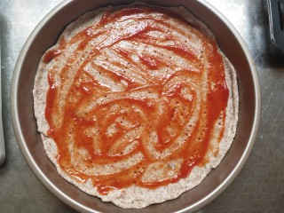 11、全麦披萨低脂营养,抹一层番茄沙司