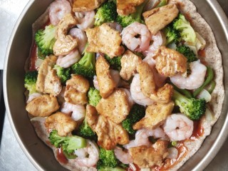 13、全麦披萨低脂营养,再取鸡肉和西蓝花