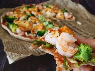 16、全麦披萨低脂营养,控制了碳水，蛋白质，膳食纤维，无油无糖非常低脂，一张满足了各种营养需求