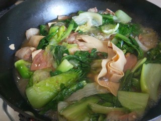 10、冬至美食+大烩菜,加入适量鸡精调味儿。