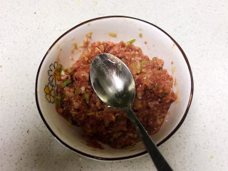 11、鱼香茄饼,加入大豆色拉油