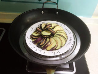 17、鱼香茄饼,茄饼冷水上锅