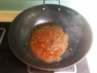 24、鱼香茄饼,烧至汤汁浓郁即可,鱼香汁就烧好了