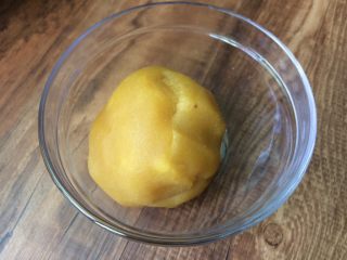 3、五彩桃山皮月饼,原味桃山皮