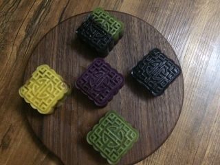 30、五彩桃山皮月饼,方形的我最喜欢