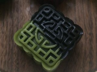 31、五彩桃山皮月饼,来一块势不两立的