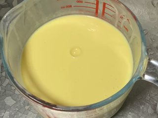 2、冬至美食 榴莲千层,过筛