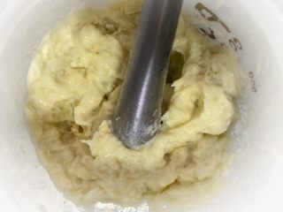 8、冬至美食 榴莲千层,榴莲肉捣碎