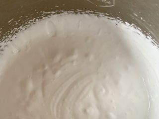 12、冬至美食 榴莲千层,奶油打发