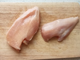 1、照烧鸡胸肉,鸡胸肉从中间片开