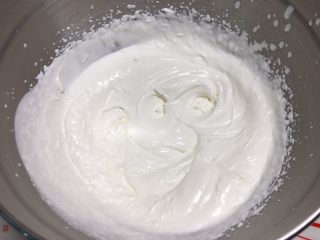 5、高颜值慕斯杯组合,打发至稍微有点浓稠，不易流动即可