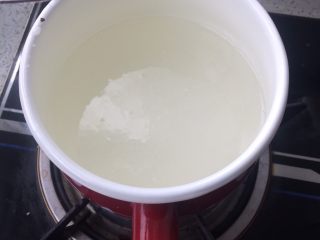 2、星冰粽,麦芽糖与200克水混合