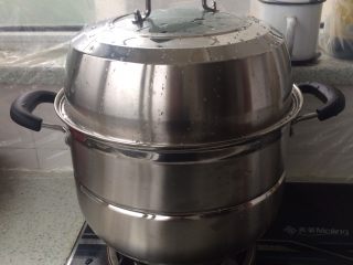 6、星冰粽,放入蒸锅中 大火蒸40分钟