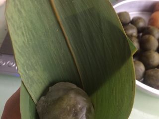 9、星冰粽,按照包粽子的方法包