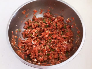 14、糖醋肉丸,顺着一个方向调匀