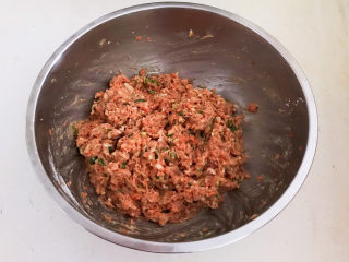 17、糖醋肉丸,顺着一个方向调匀,上劲儿