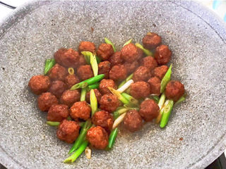 30、糖醋肉丸,翻炒均匀