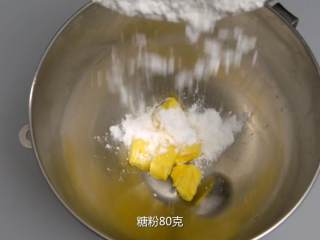 1、草莓挞,制作挞底：1.取黄油100g、糖粉80g，打发至充分混合