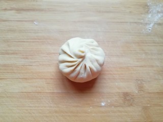 14、冬至美食  南瓜馅包子,包成自己喜欢的形状。