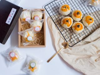 16、中秋月饼怎么做？手把手教你做蛋黄酥 ,完成
