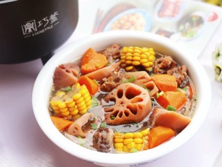 15、莲藕排骨汤,来一口！