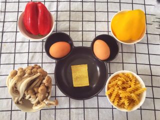1、宝宝辅食12M➕ 咖喱时蔬意面,准备好所有材料