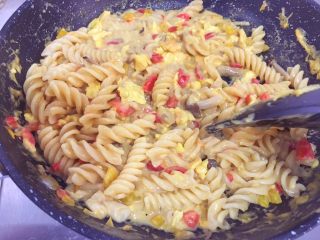 11、宝宝辅食12M➕ 咖喱时蔬意面,最后倒入意面略微翻炒几下就可以出锅啦