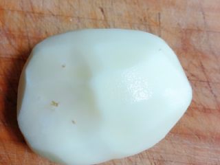 13、牛尾巴汤,准备一个土豆削皮