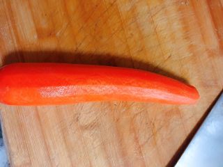 15、牛尾巴汤,胡萝卜切小块