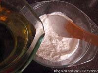 3、甜菊冰皮南瓜月饼,混合所有粉料，边搅拌边冲入甜菊玉米油水