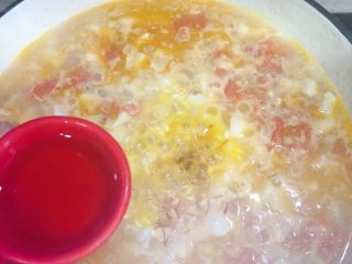 18、西班牙海鲜饭,再加入白葡萄酒，中火煮10分钟