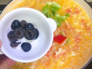 20、西班牙海鲜饭,再放入黑橄榄