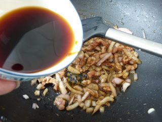 5、螃蟹炒意大利面,下蟹翻炒一下